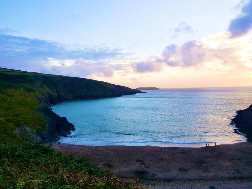 Wild Coastal Retreat At Troed Y Rhiw Aberporth, West Wales Exterior foto